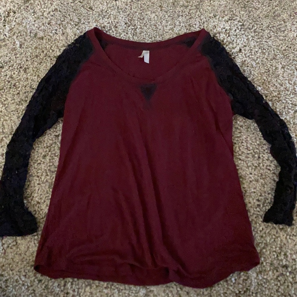 Lace sleeve burgundy tee
